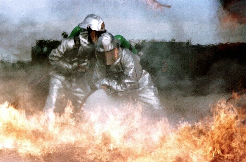 Two crash fire rescue Marines fight an extremely hot jet fuel fire 5X7 PHOTO