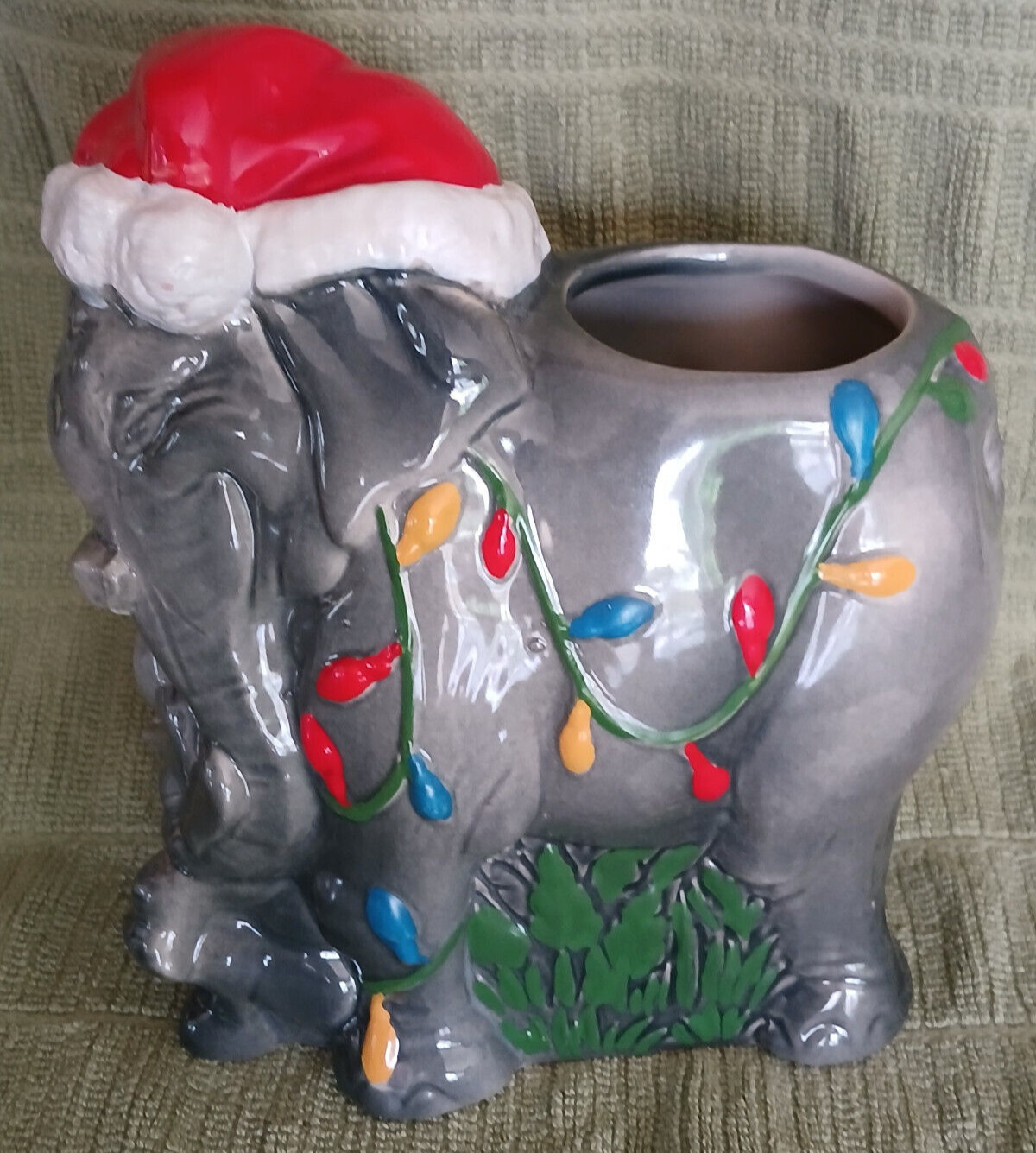 Disneyland Trader Sam\'s Enchanted Tiki Bar Elephant w/baby Christmas Tiki Mug