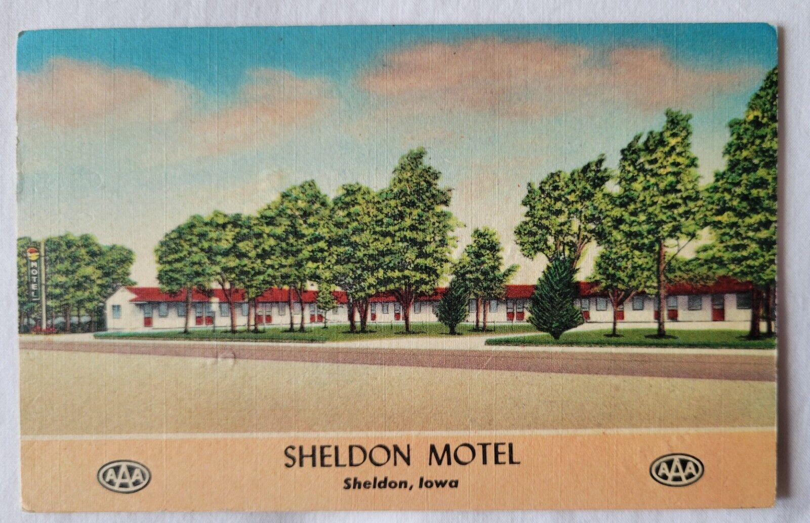 1950s Sheldon, Iowa Postcard SHELDON MOTEL Highway 18 & 33 Roadside Linen AAA