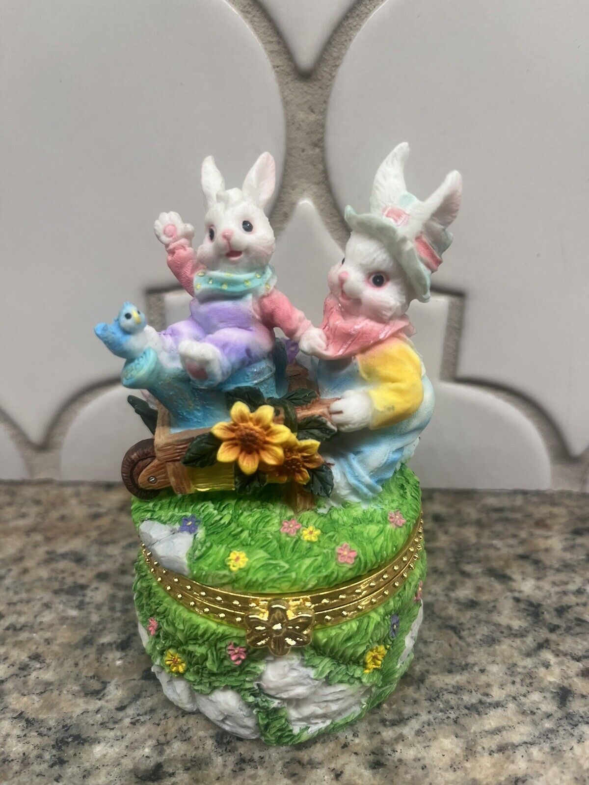 Easter Bunnies Spring Porcelain Trinket Box Figurine Decor Vtg