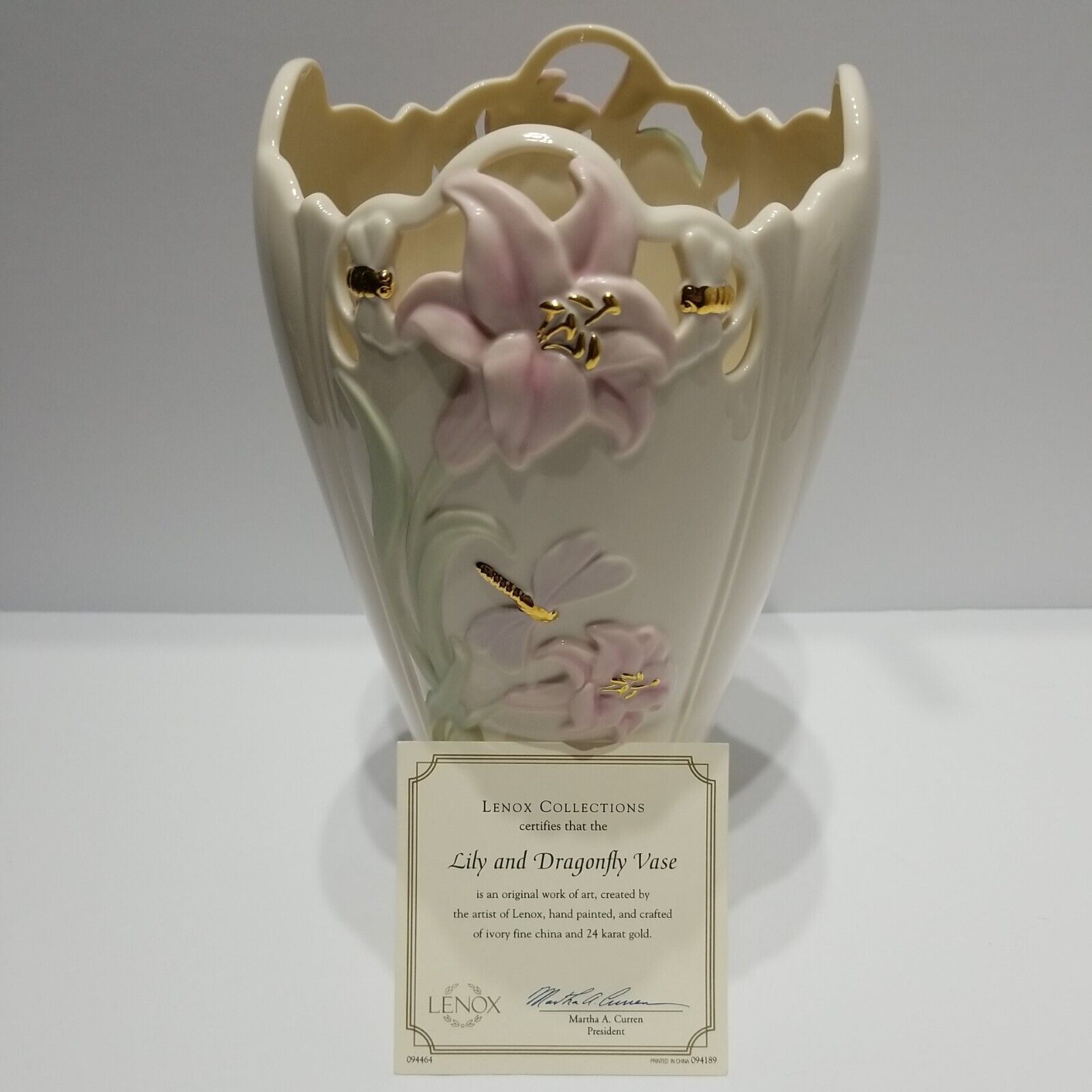 Lenox Lily Dragonfly Vase Gold 24kt Accent Flowers Cream Fine China Gift COA