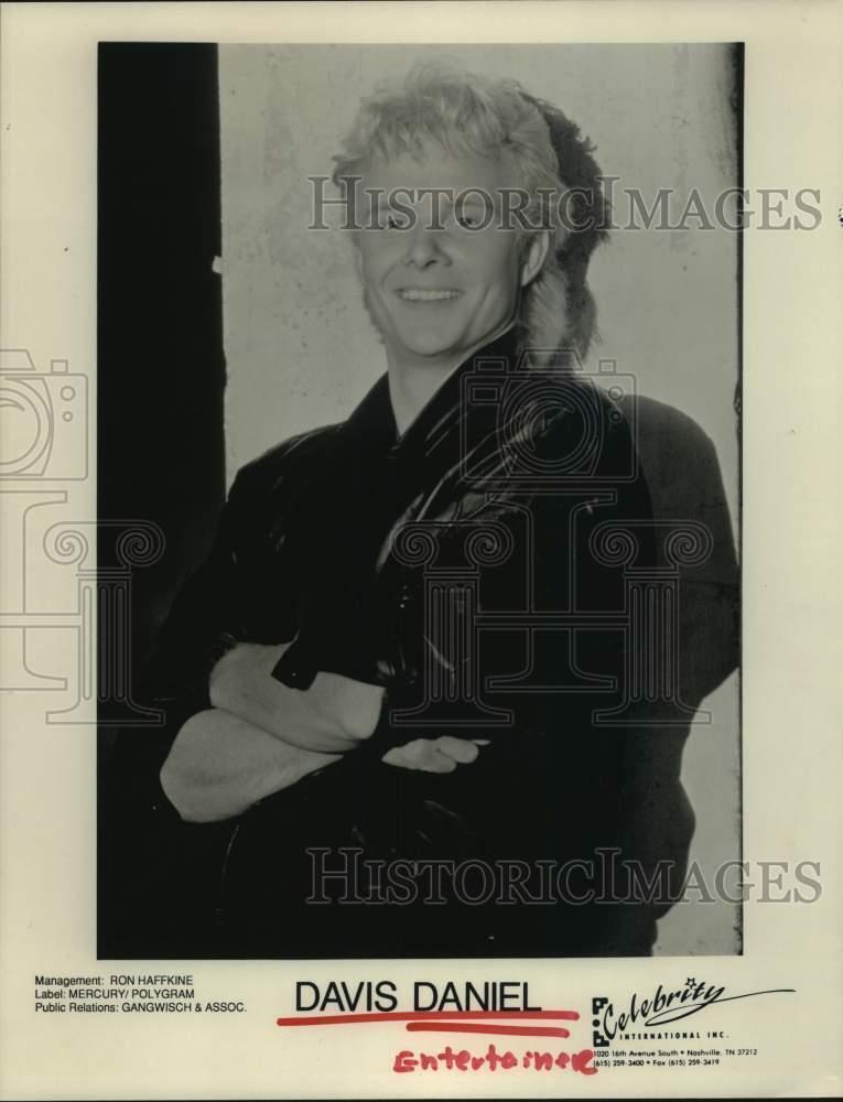 1992 Press Photo Entertainer Davis Daniel - hcp30588
