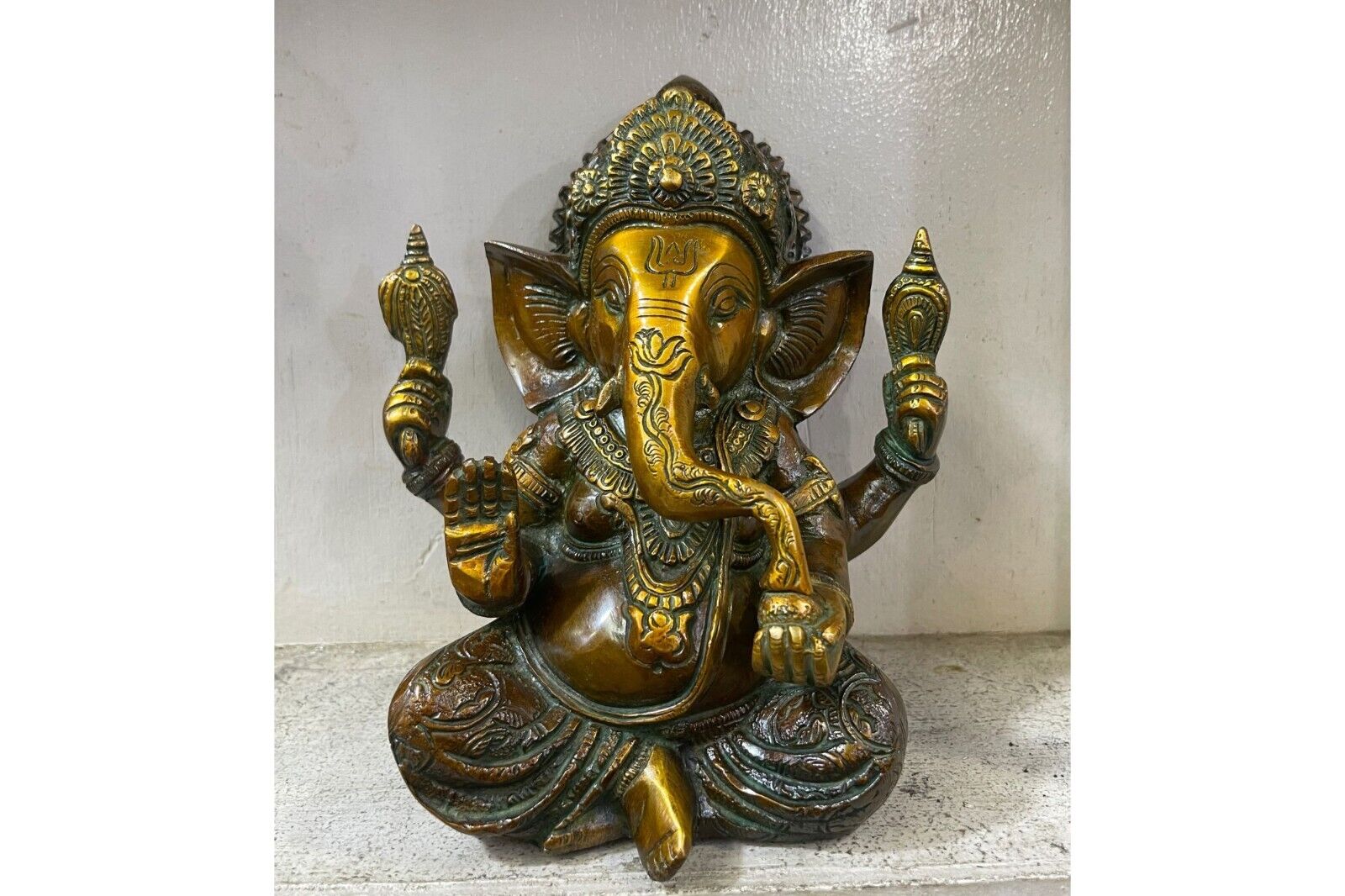 Absolutely Beautiful Exclusive Handmade Brass Sculpture of Lord Ganesha (8. 5 i