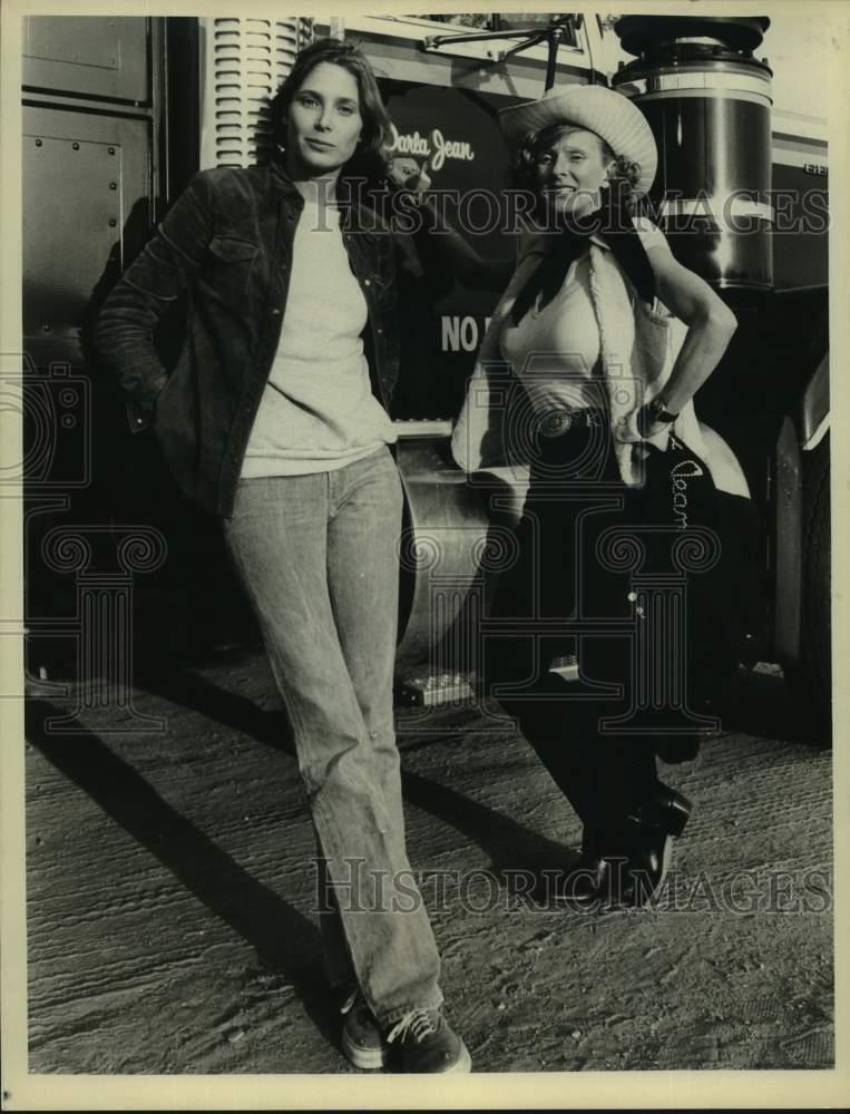 Press Photo Deborah Raffin and Cloris Leachman star in Willa, TV movie.