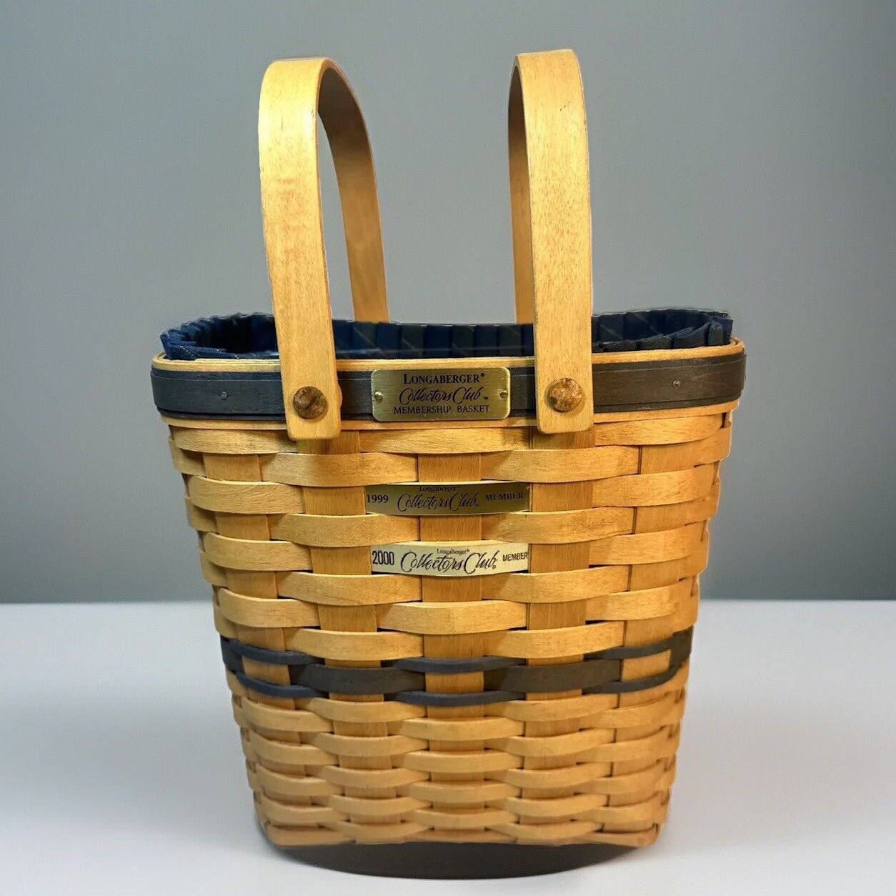 Longaberger Basket Collectors Club w/Fabric Liner & Plastic Protector 90s Signed