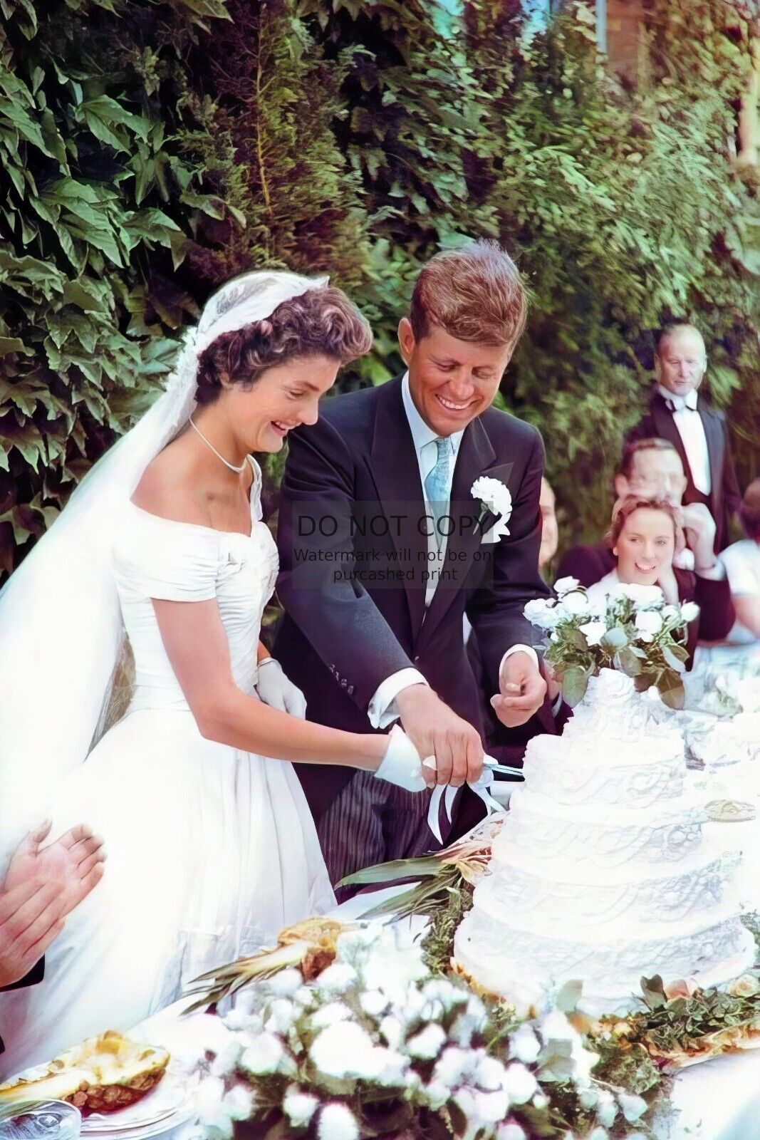 PRESIDENT JOHN F. KENNEDY JFK AND JACKIE CUTTING WEDDING CAKE 4X6 PHOTO POSTCARD