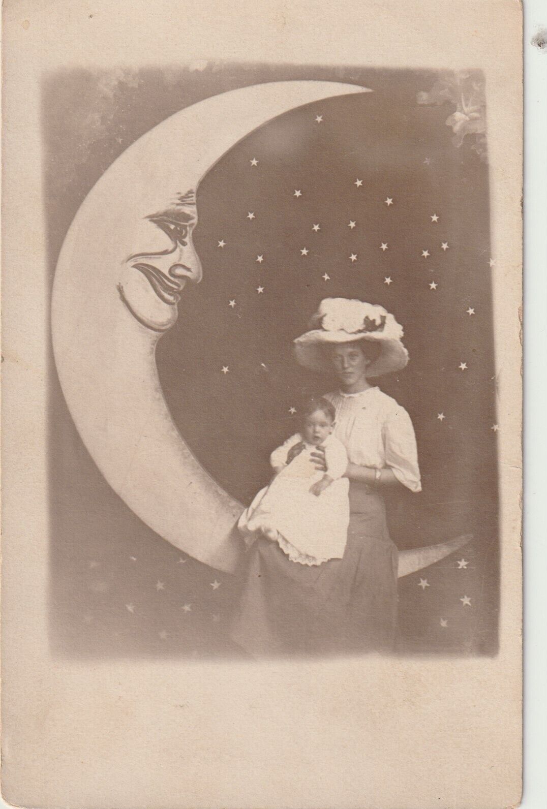Vintage RPPC: ARCADE - BEAUTIFUL WOMAN IN HUGE FANCY HAT AND CHILD IN PAPER MOON
