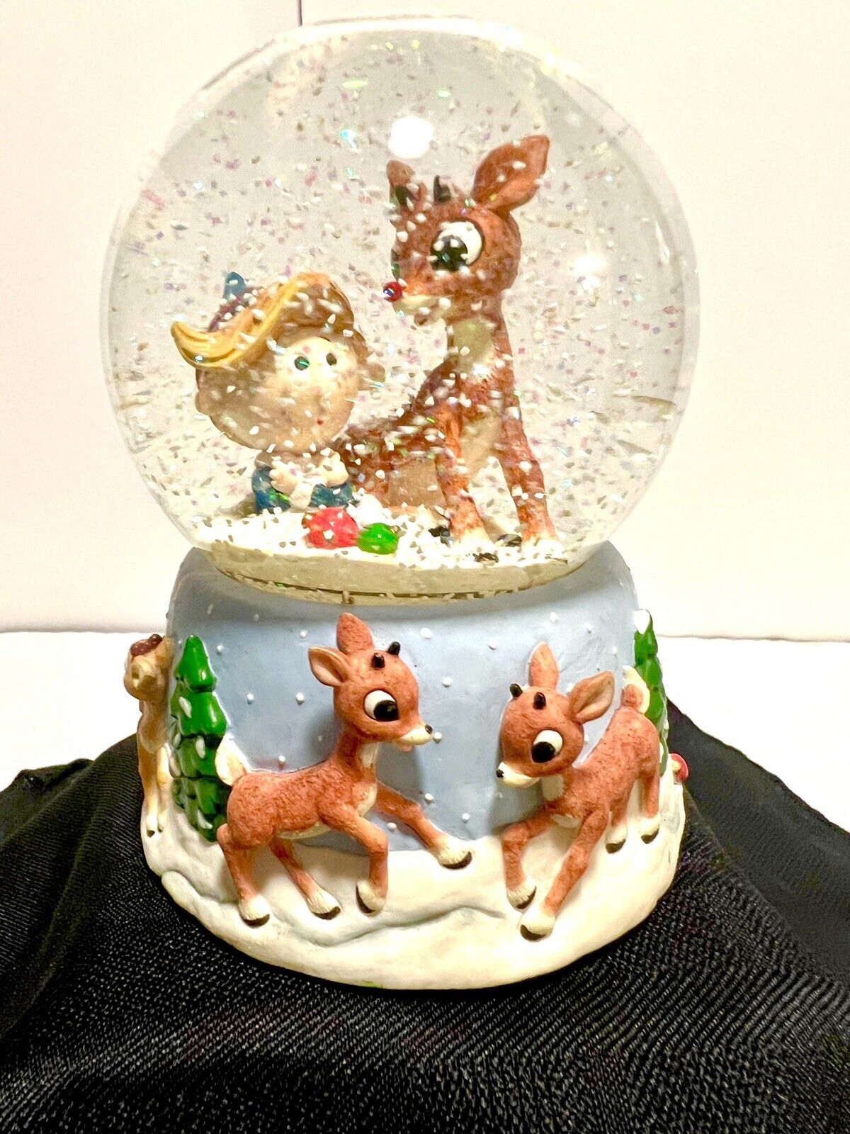 Rare Rudolph Island of Misfit Toys Musical Hermey Waterball Snow Globe Enesco