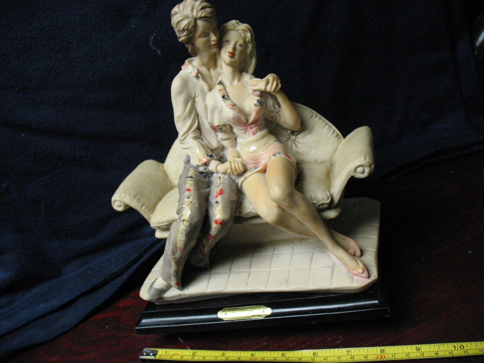 VALENTINO  SERIE  by  MIRIAM  VINTAGE  STATUE  SWEETHEARTS   SEATED ON  SOFA  