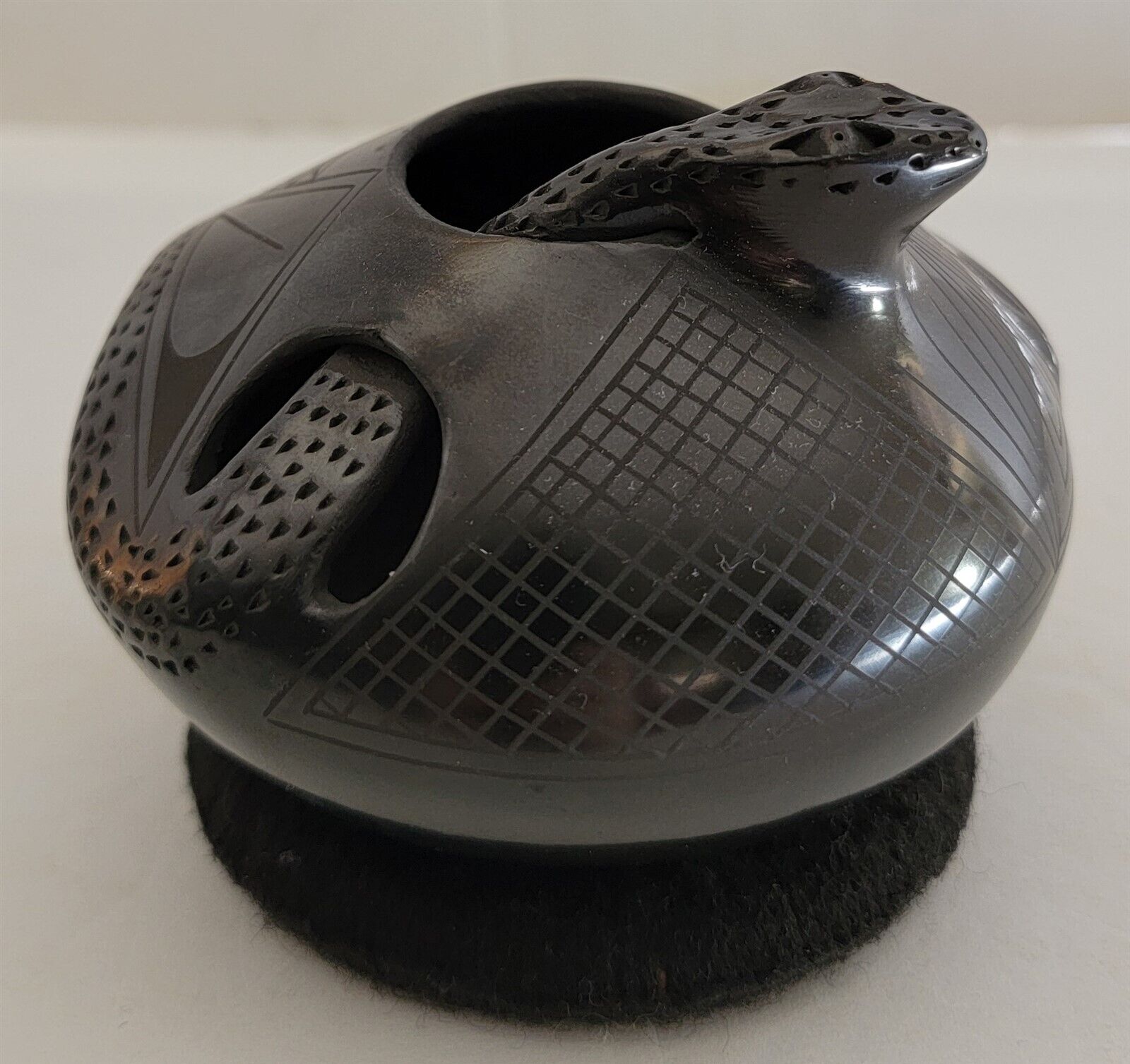 Vintage Black Snake Pot Mata Oritz Art Pottery Artist Signed Paty Quezada