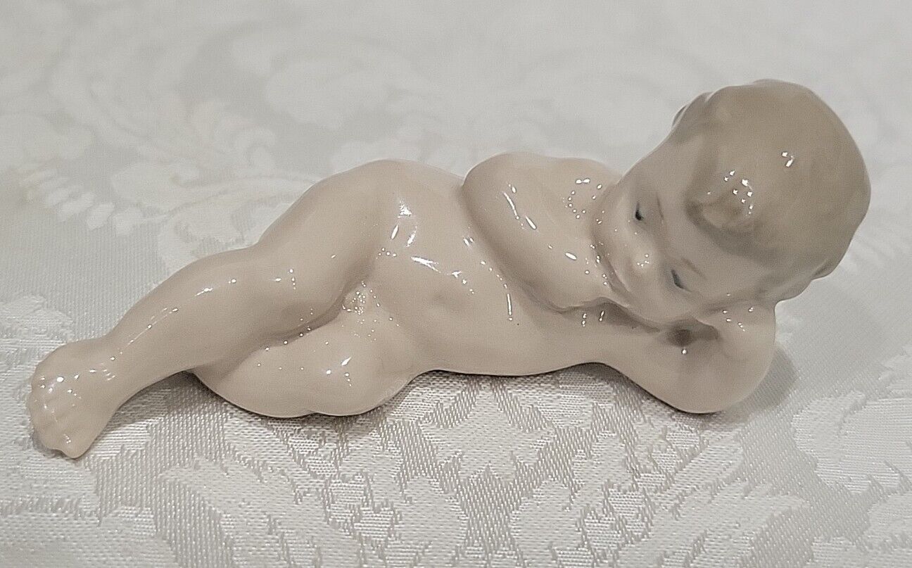 VTG Lladro Nao Daisa Boy Laying Down Baby Jesus Thinking Figurine 4” Baby Spain 