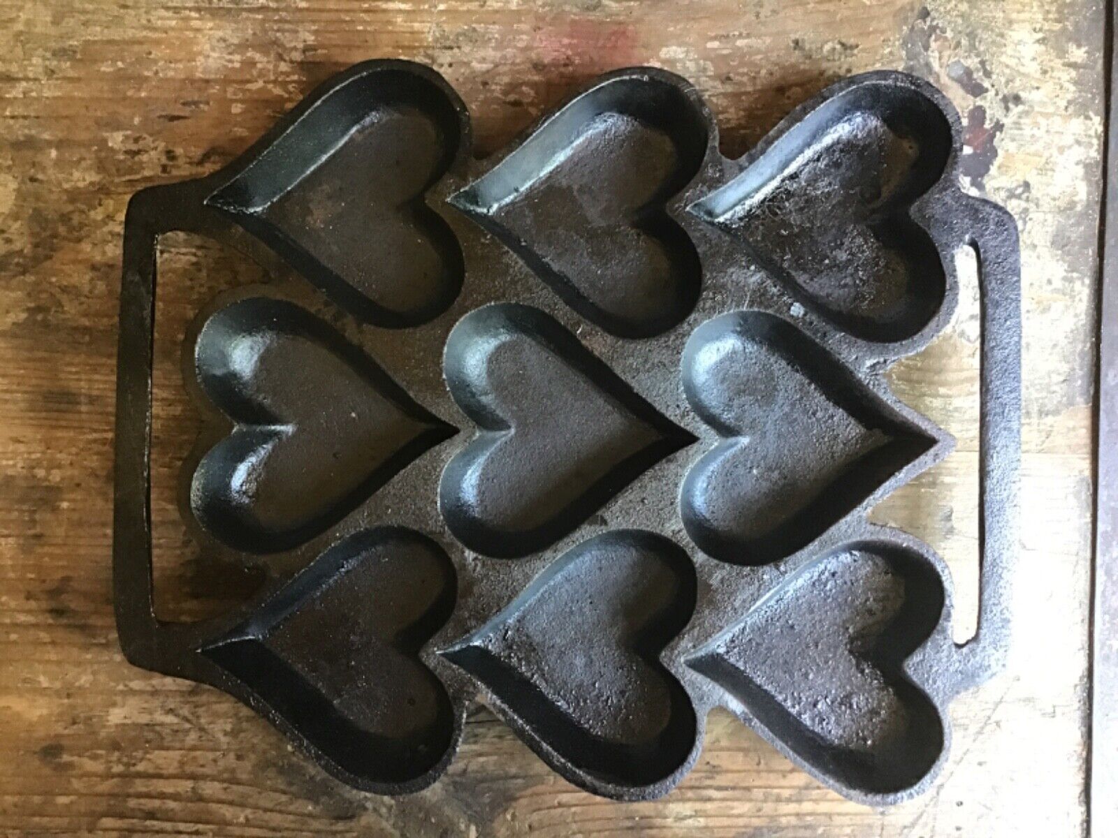 Vintage Cast Iron Heart-shaped Molds Muffin Baking Pan Kitchen Farmhouse Rustic