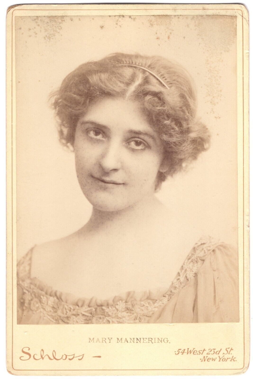 MARY MANNERING : THEATRE STAR : PHOTO BY JACOB SCHLOSS : CABINET CARD