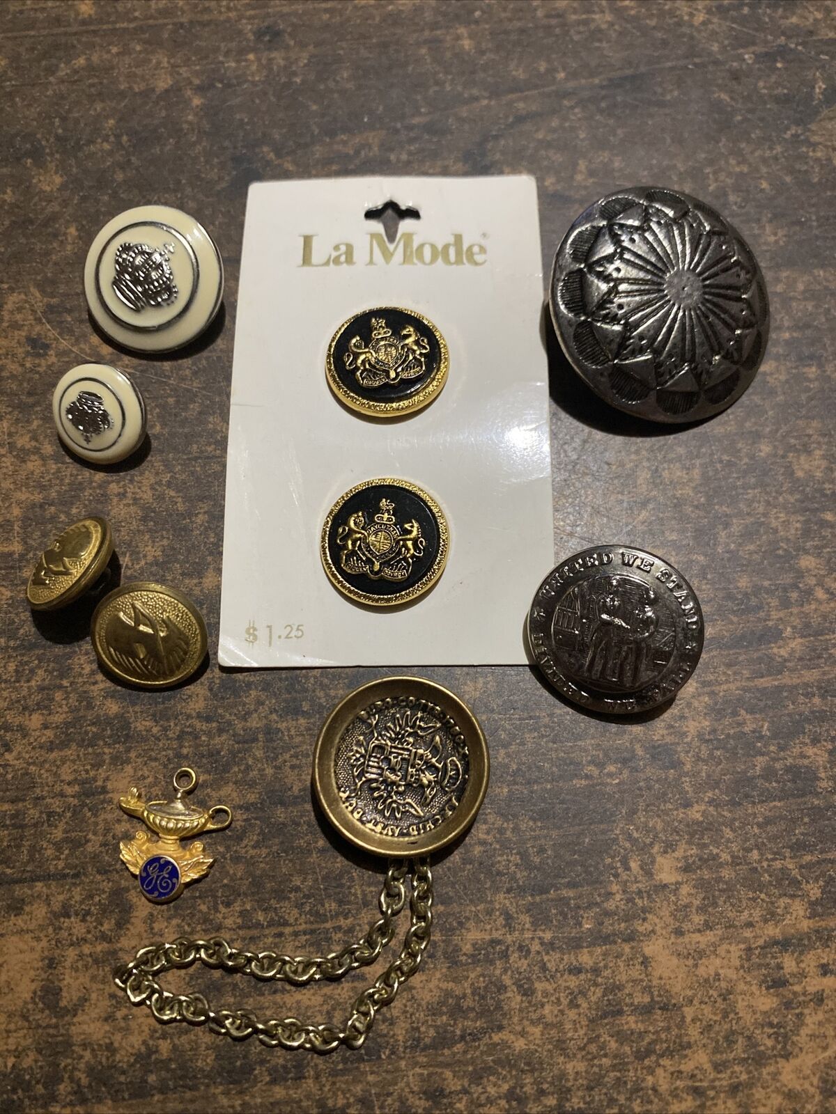 Estate Vintage Lot of Buttons & A Pin