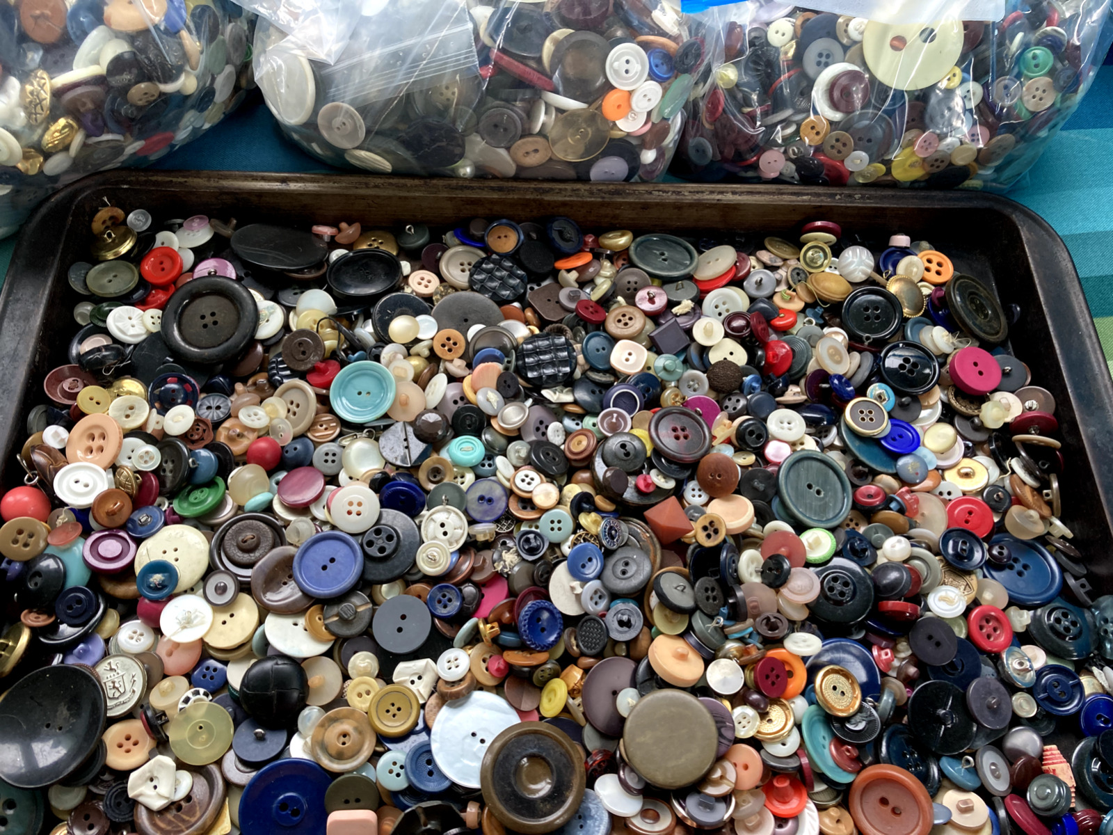 Hugh lot of Vintage  buttons 10 lbs for sewing crafting