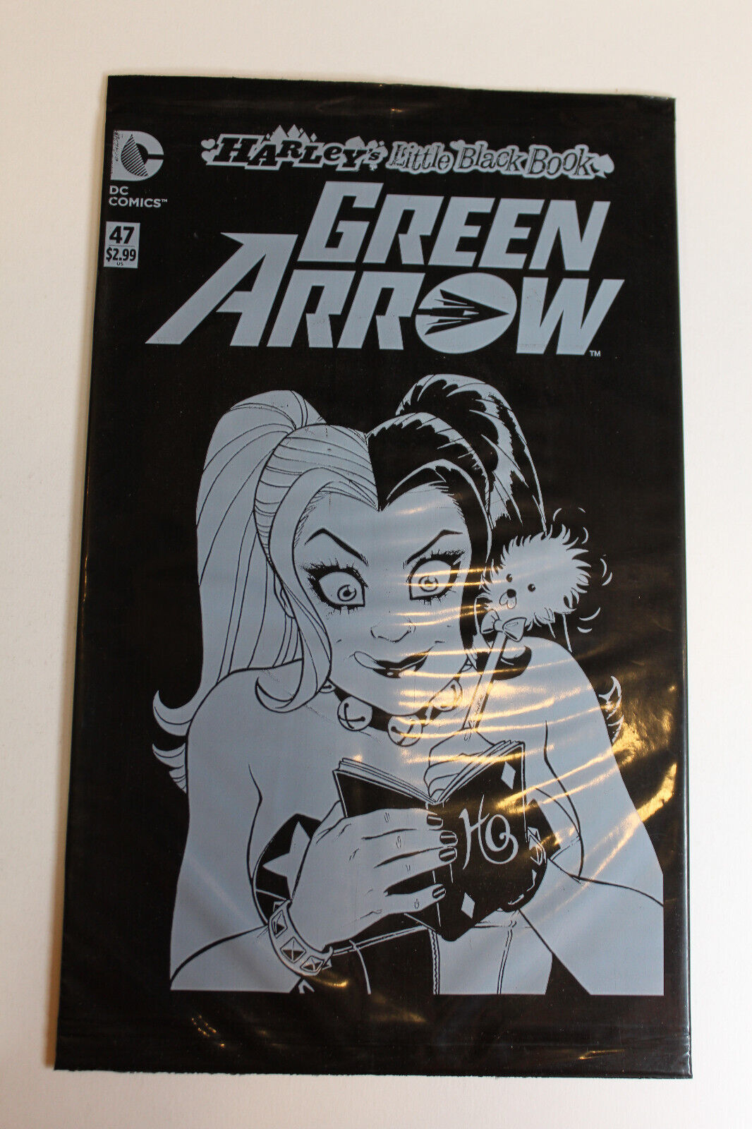 Green Arrow # 47 Harley\'s Little Black Book Sealed Polybag Feb 2016  (AA10) B&B