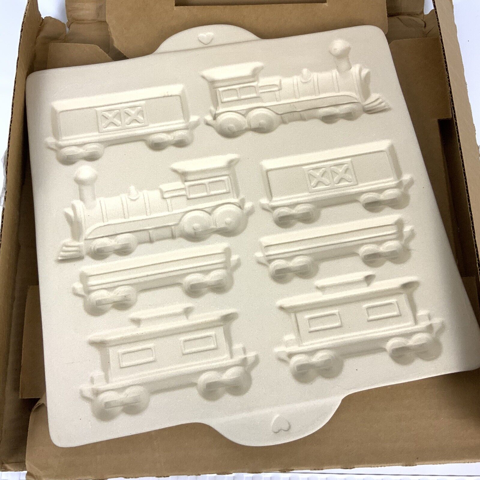 Pampered Chef Gingerbread Mold Home Town Train Stoneware 1806 Heritage Coll