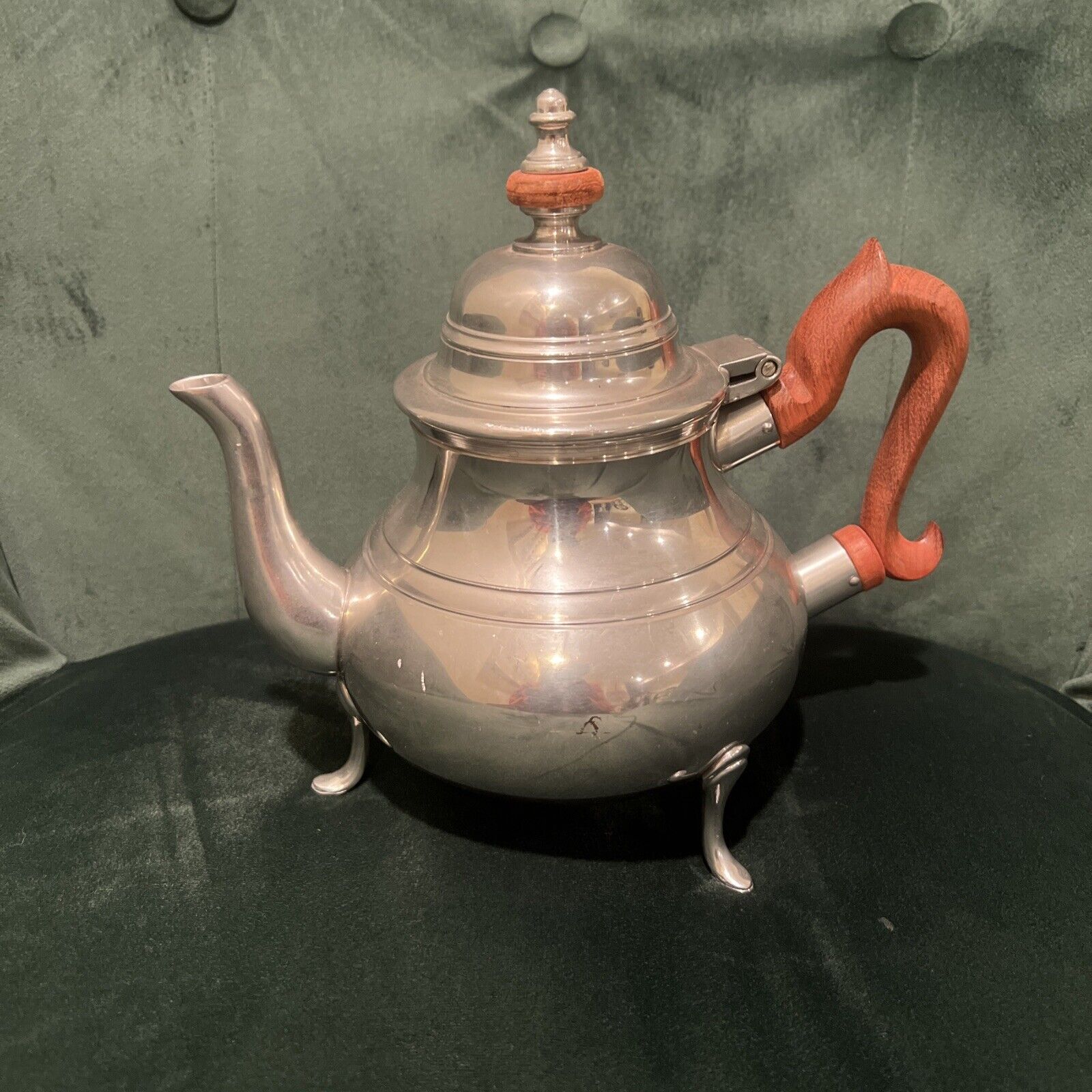 Vintage Stieff Colonial Williamsburg Pewter Tea Pot Rosewood Handle CW80-23