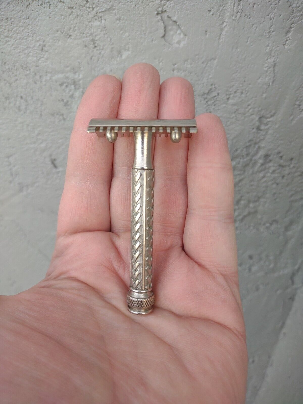 Vintage Open Comb Safety Razor British Made Fancy Handle