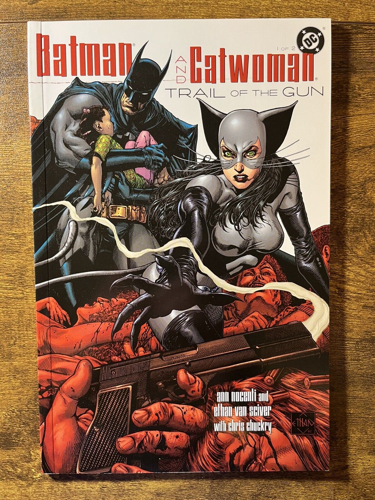 BATMAN AND CATWOMAN: TRAIL OF THE GUN 1 ANN NOCENTI STORY DC COMICS 2004 L