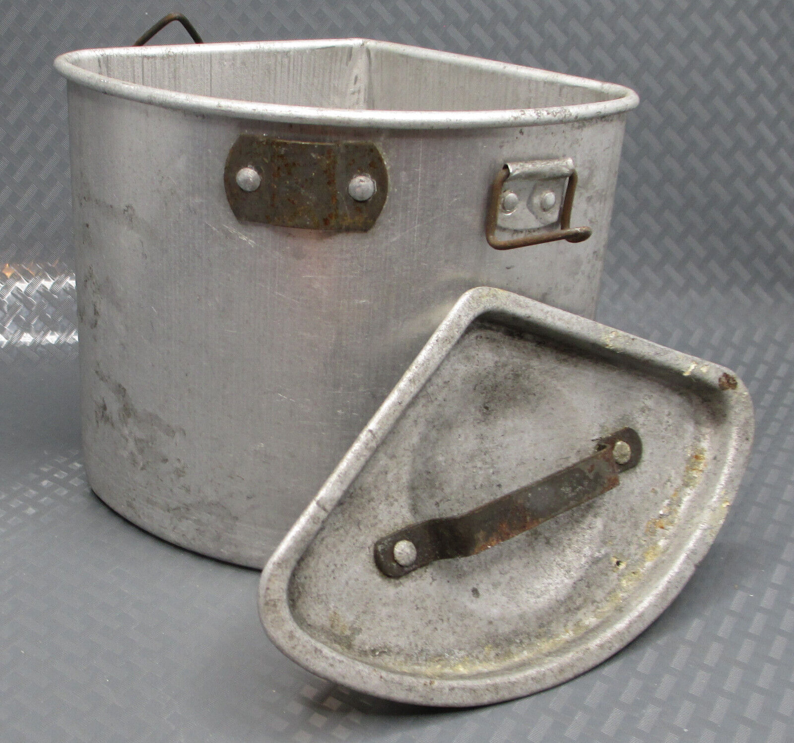 Vintage 1/3 Round Aluminum Cooking Pot with Lid for Chambers Fireless Gas Range