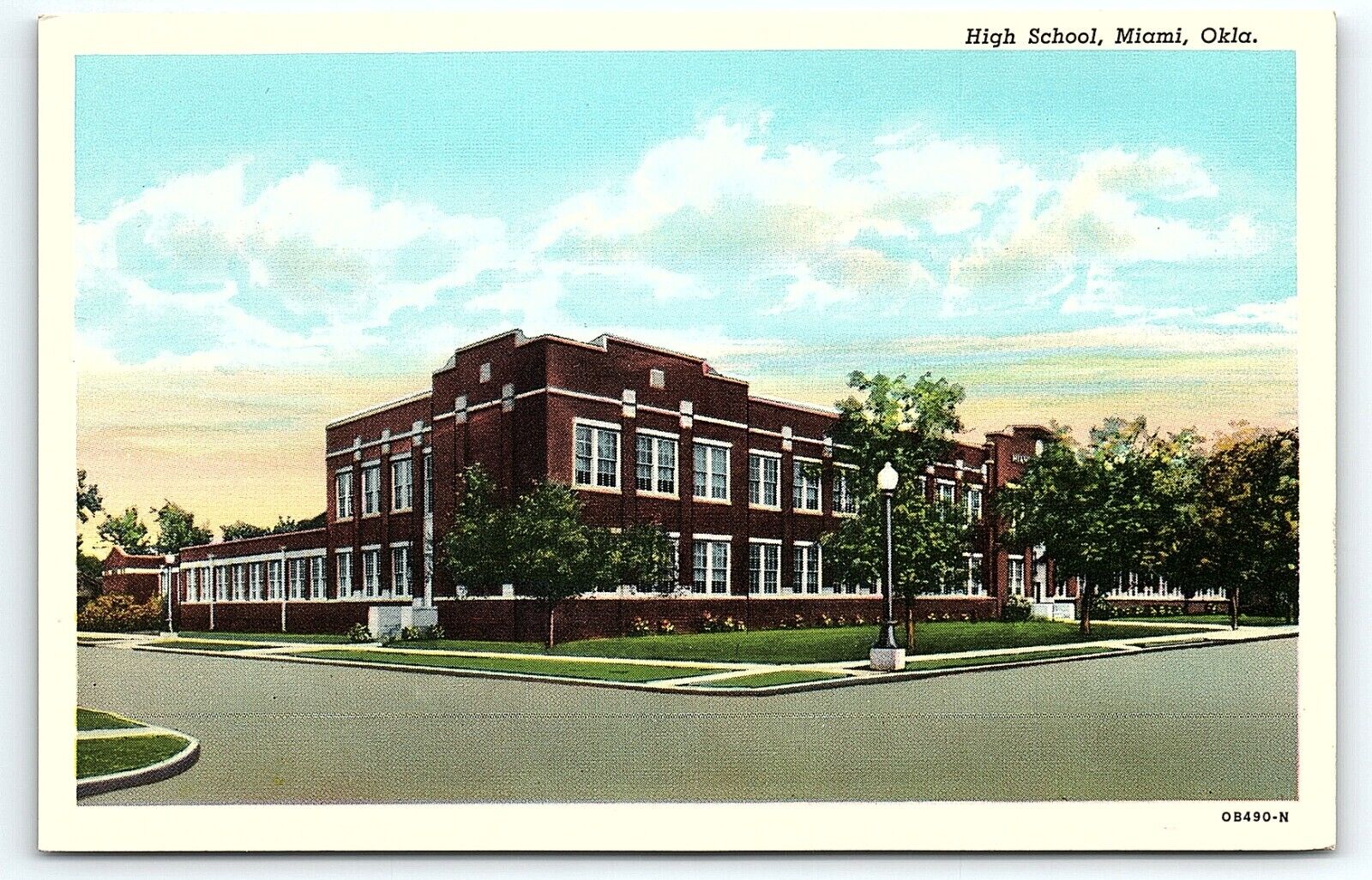 1940s MIAMI OKLAHOMA HIGH SCHOOL C.T. AMERICAN ART LINEN UNPOSTED POSTCARD P4306