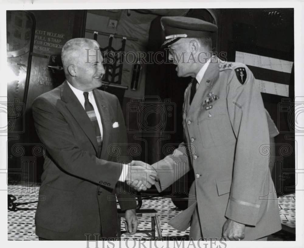 1960 Press Photo William P. Ennis, Jr. and Frederick H. Mueller in Pennsylvania