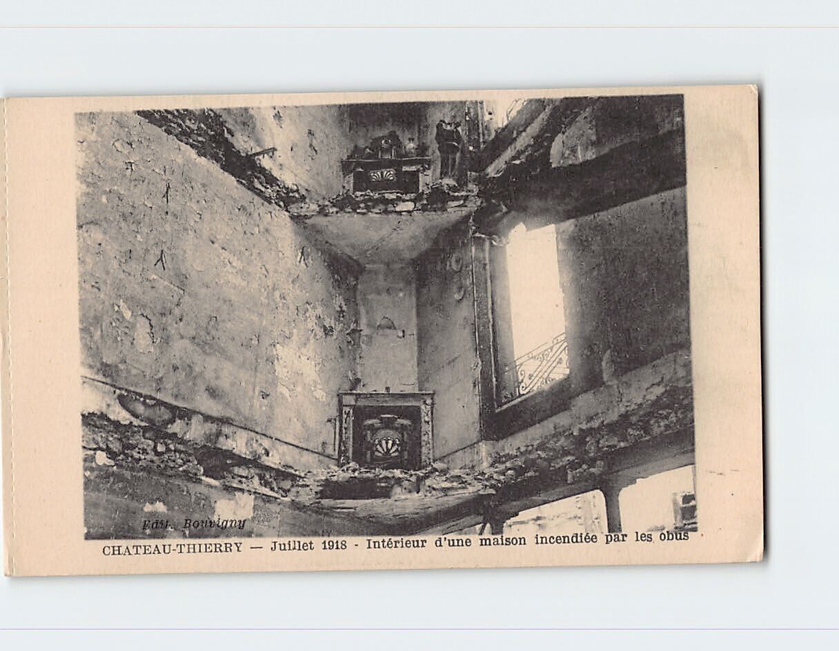 Postcard Château-Thierry July 1918 Interior of a house set on fire by shells