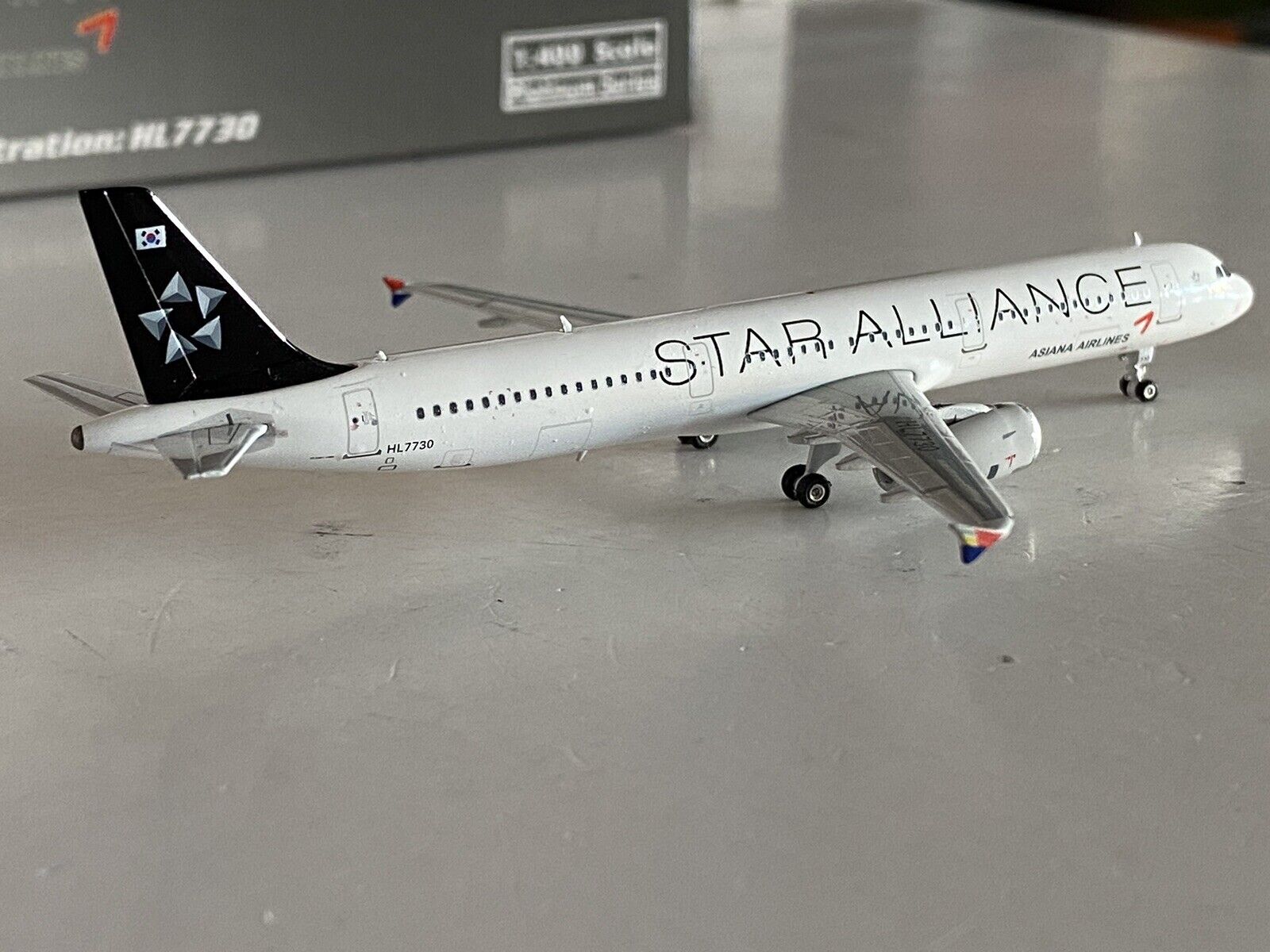 Phoenix Models Asiana Airlines Airbus A321-200 1:400 HL7730 Star Alliance