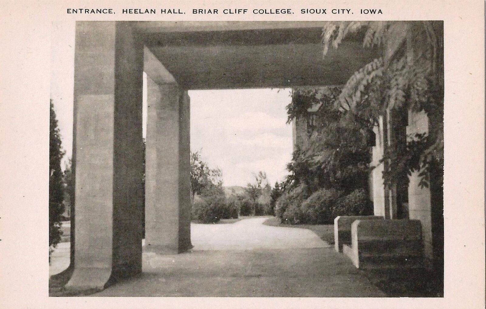 Postcard Iowa Sioux City Briar Cliff College Heelan Hall Unused MINT 1930s-40s