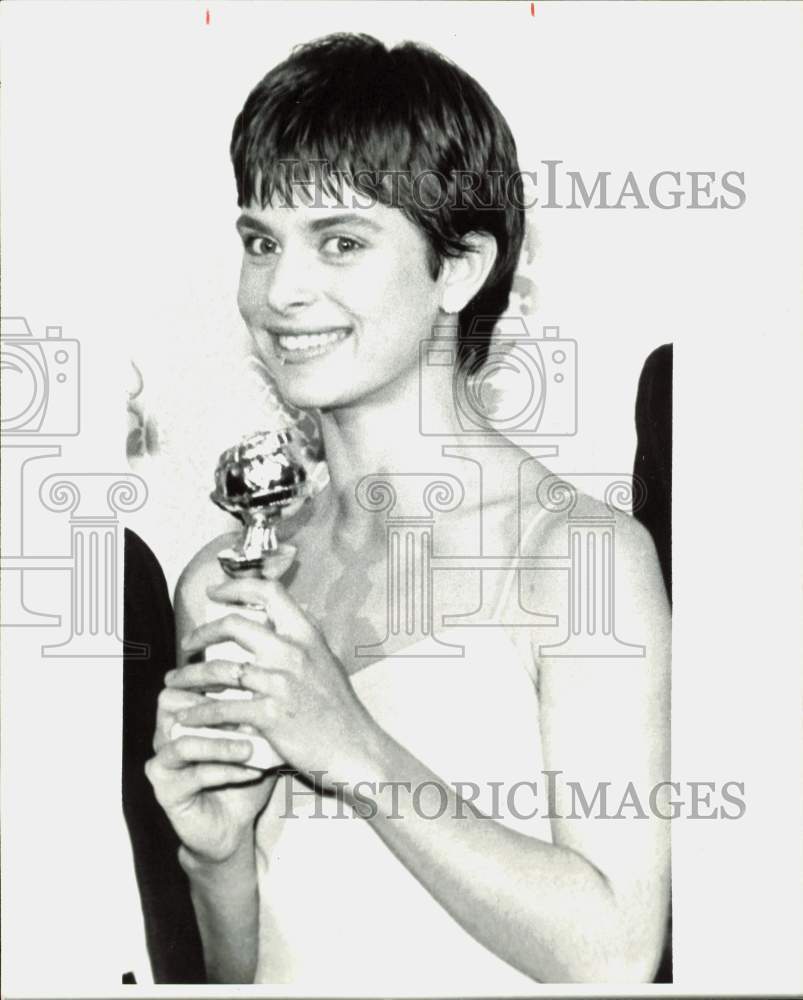 1981 Press Photo Actress Nastassja Kinski with Golden Globe Award, Hollywood, CA