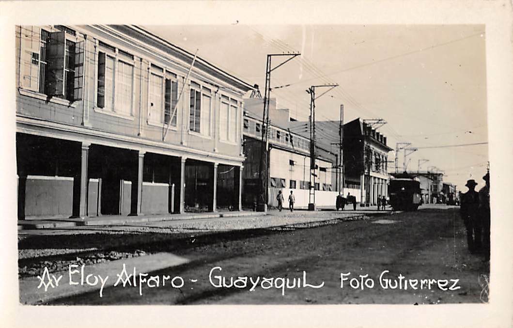 GUAYAQUIL, ECUADOR ~ AVENIDA ELOY ALFARO, TROLLEY, REAL PHOTO PC 1930-40\'s