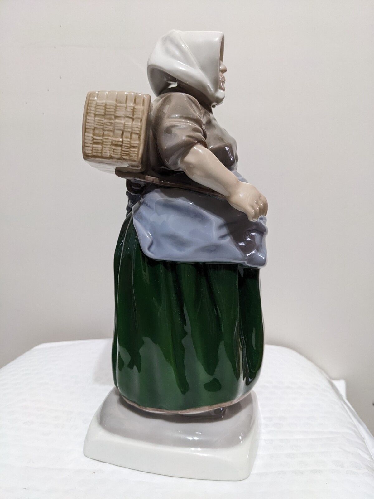 1915 Antique Denmark Bing & Grondahl Fisherwoman Porcelain Figurine # 1702 Rare