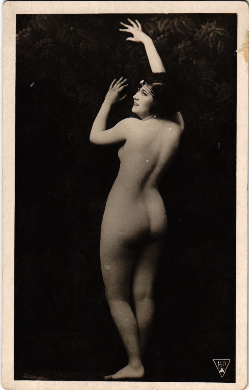 PC CPA RISK, NUDE LADY IN HEADDRESS POSING, REAL PHOTO POSTCARD (b10667)