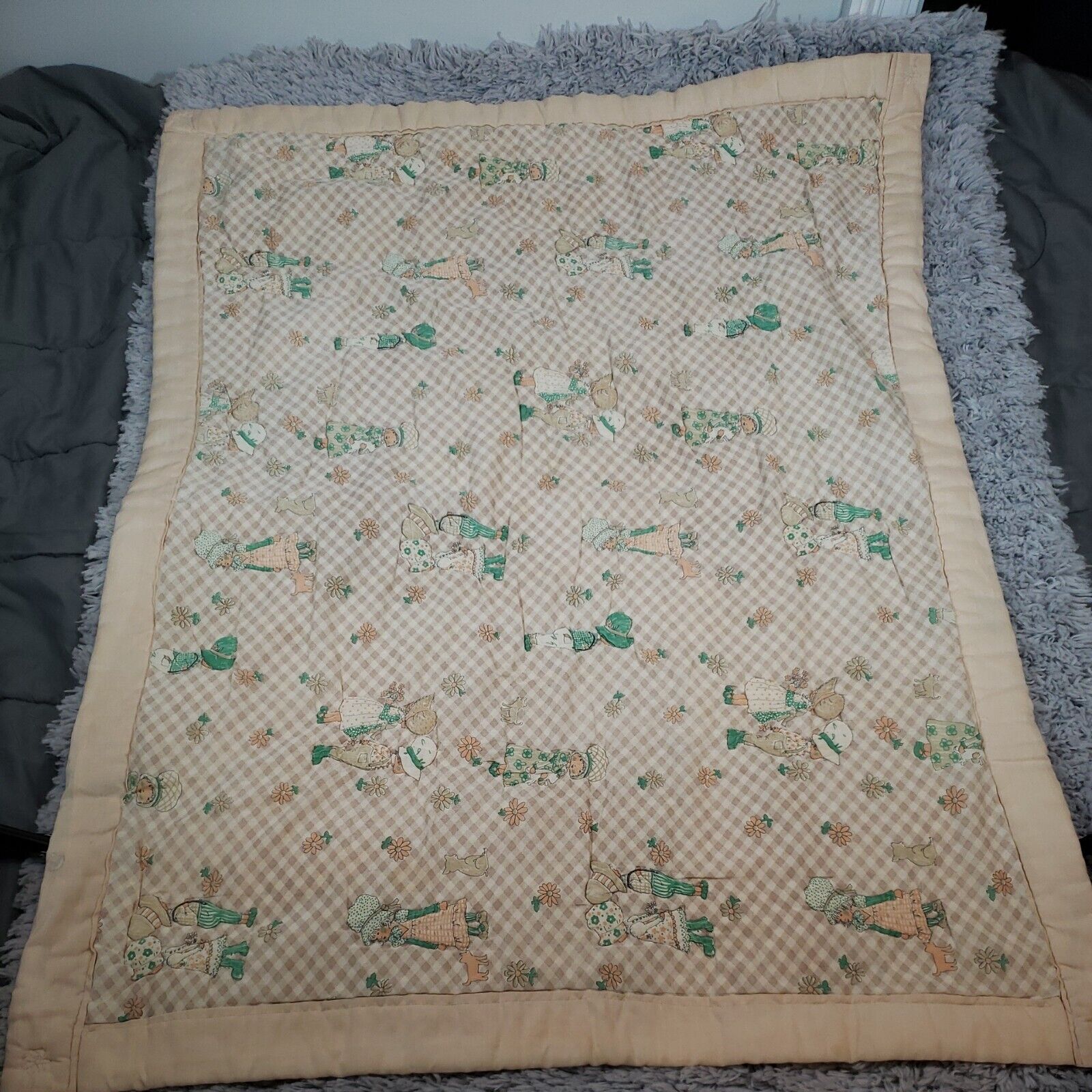 Vintage Hand Made Baby Blanket Quilt Flower Girls  34x42
