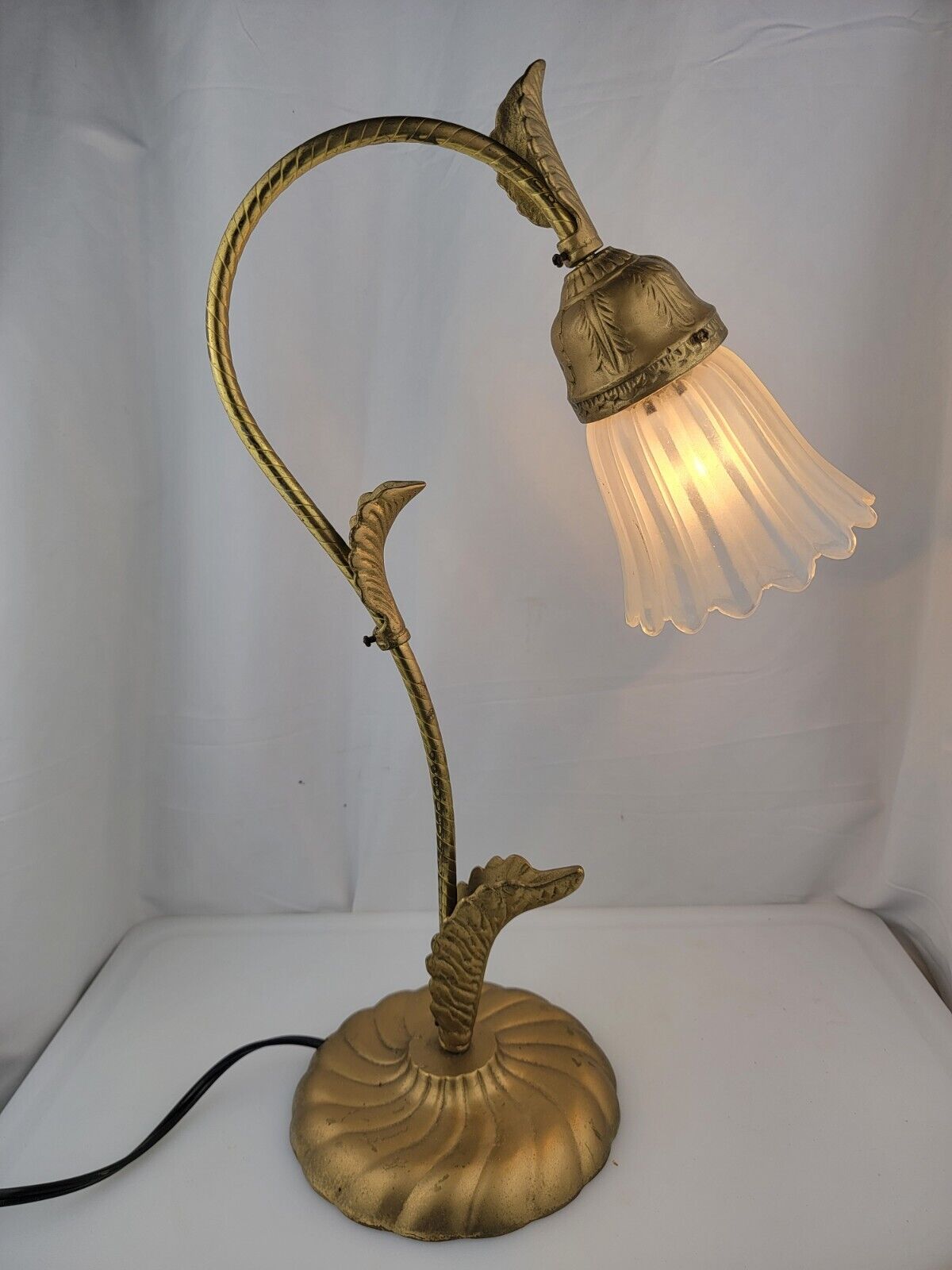 Victorian Brass Desk Boudoir Lamp Art Deco Nouveau  Tulip Lily Pad Gold