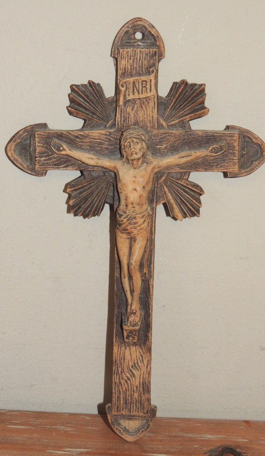 L@@K LARGE 10” CRUCIFIX WALL HANGING JESUS INRI RESIN RUSTIC WOOD-LOOK 3-D