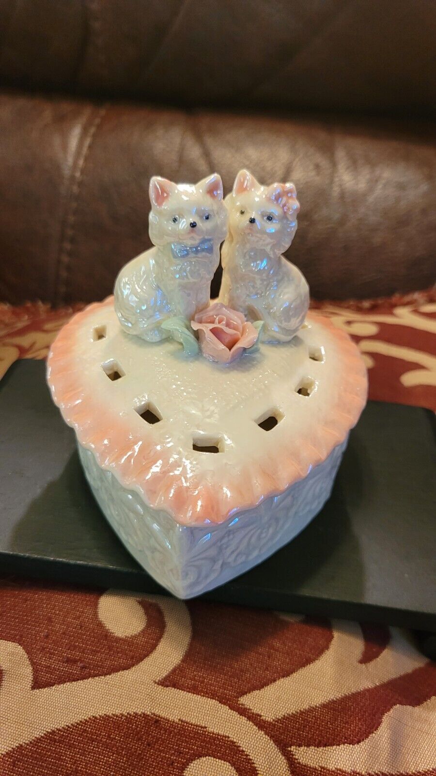 Vintage Porcelain Pearlescent Heart Shaped Trinket Box W/Snuggling Cats 3D