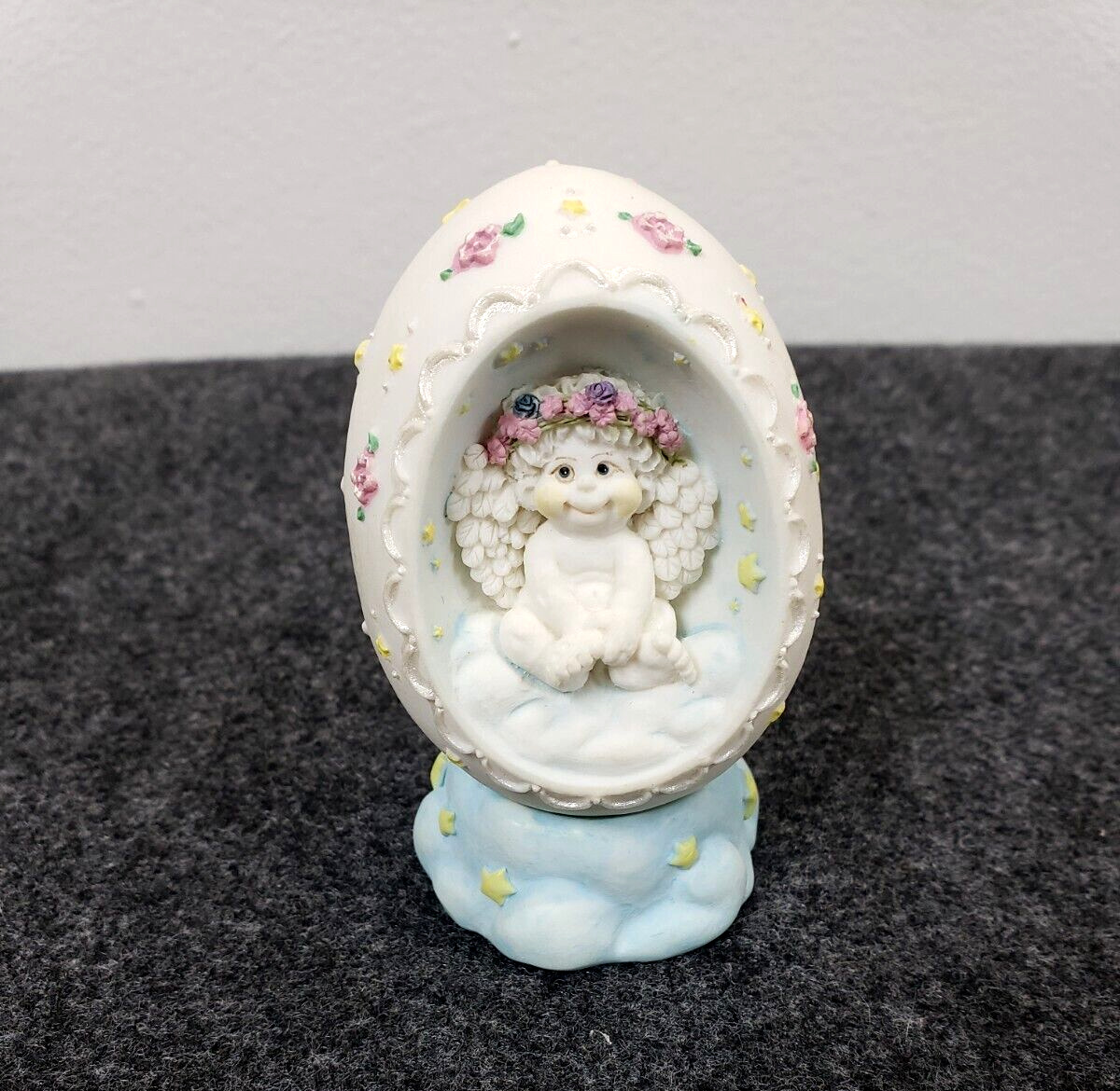 Vintage Dreamsicles 1996 Sitting Pretty egg figurine with stand numbered edition
