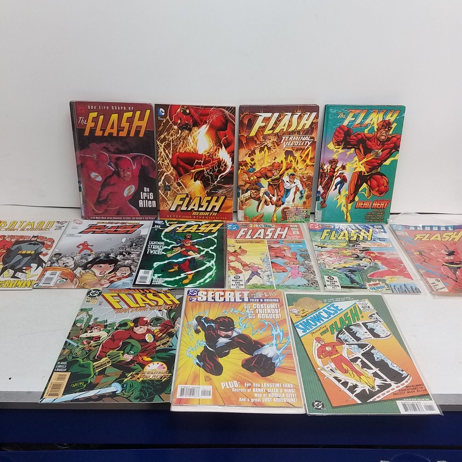 Bundle of DC The Flash Comic Books & Graphic Novels