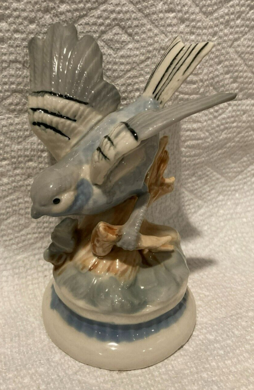 Beautiful Vintage Fine Porcelain Wren Bird Figurine by Duncan Royal