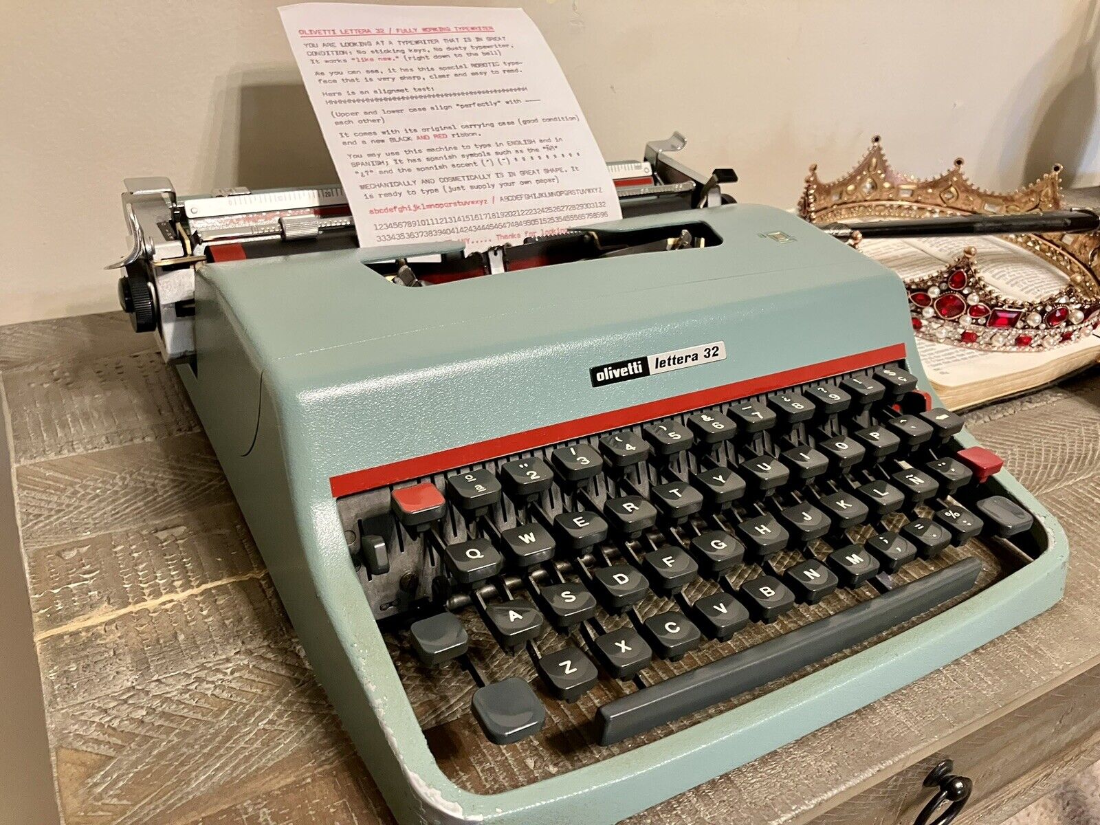 Vintage  typewriter Olivetti Lettera 32 Typewriter/in Perfect Working Order