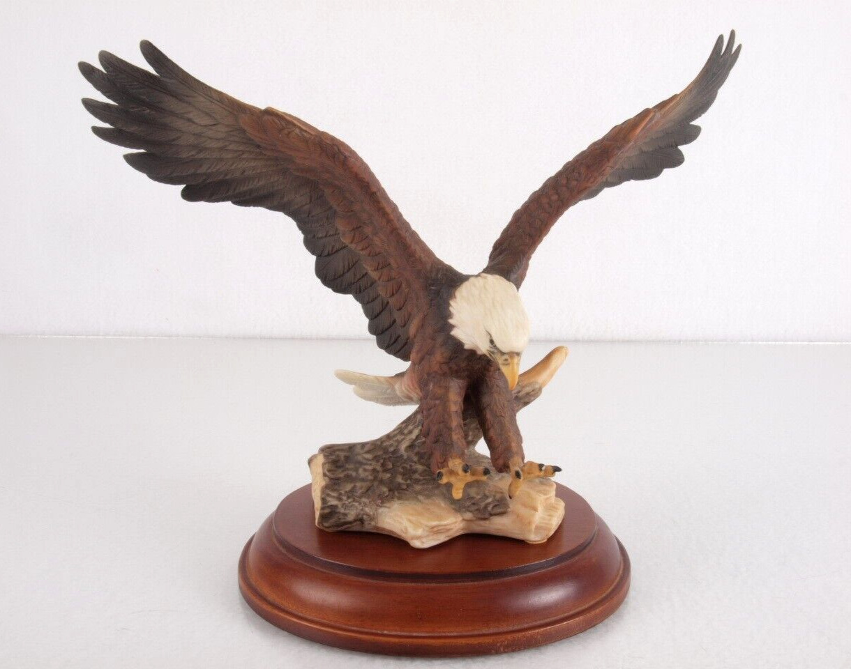 Maruri 1985 American Eagle Gallery E-8502 Porcelain Bird w/ Wood Plaque 8