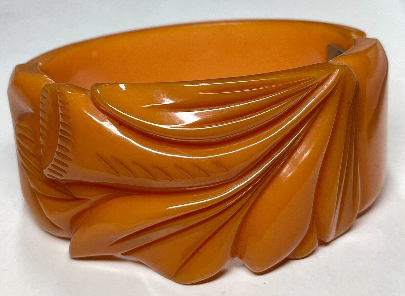 Bakelite Tangerine Orange Hinged Vintage Clamper Carved 