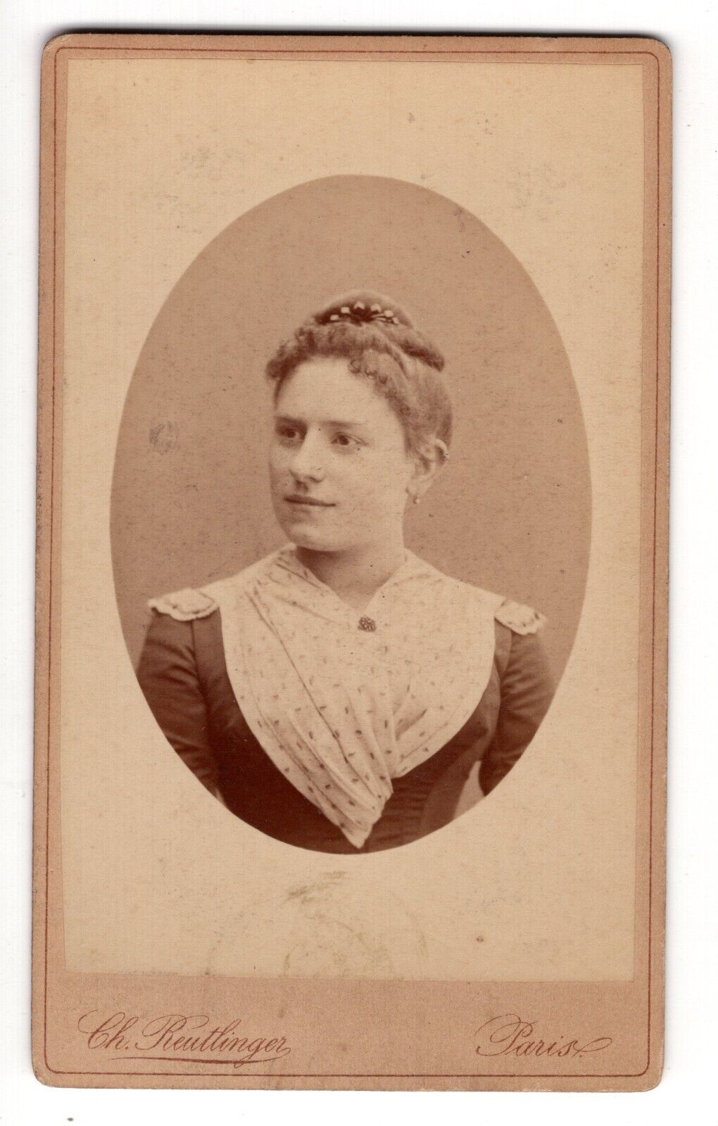 CIRCA 1890s CDV CH. REUTLINGER GORGEOUS YOUNG LADY IN FANCY DRESS PARIS FRANCE