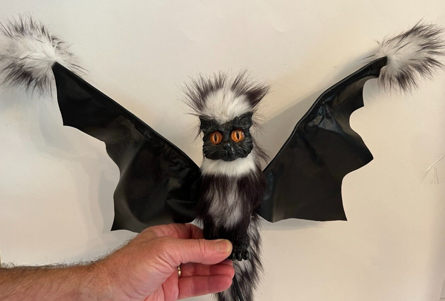 DRABBIT Winged Bat CABLE PUPPET by Albert Alfaro / Imaginarium Black White 