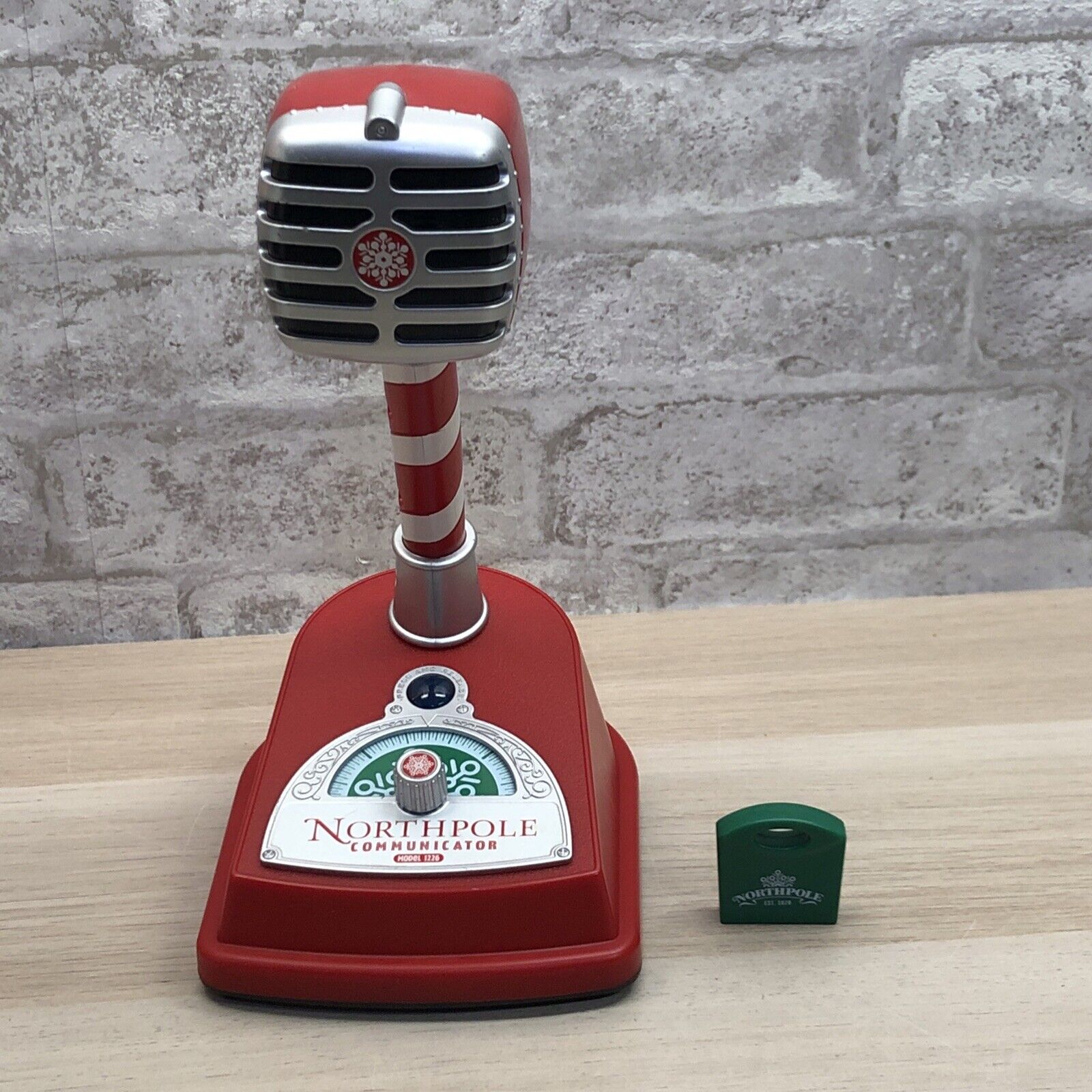 2014 Hallmark North Pole Communicator Interactive Microphone w/Green Cartridge