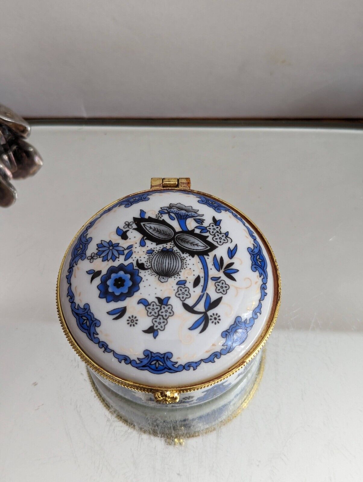 Ceramic Blue Onion Pattern Round Hinged Trinket Box