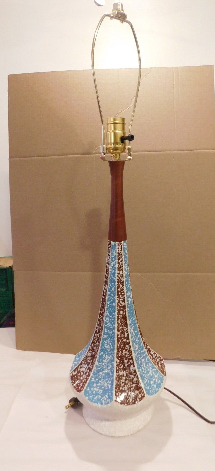 GORGEOUS VINTAGE MID CENTURY DANISH TEXTURED TABLE LAMP