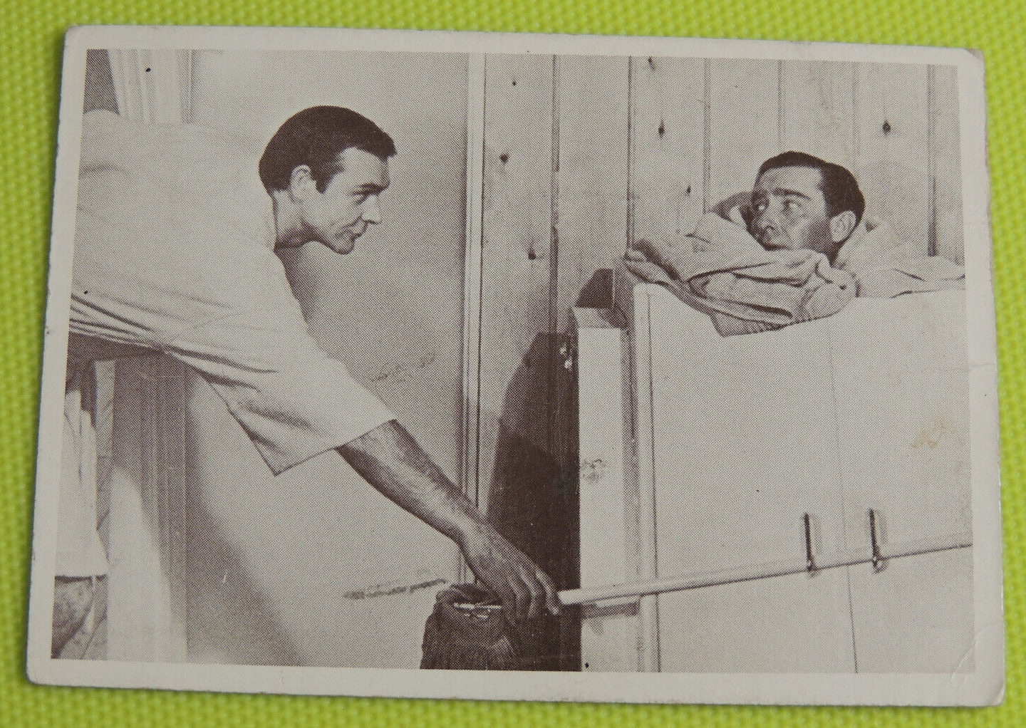 1966 Glidrose Thunderball James Bond 007 Card #16 Heat Treatment - Sean Connery